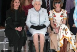 女王穿鞋视频在线观看,揭秘在线观看女王穿鞋视频的时尚瞬间