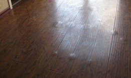 劣质地板爆料视频大全,视频爆料揭示地板市场乱象