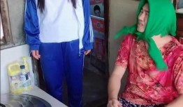 姐姐爆料母亲视频播放,揭秘背后惊人真相！